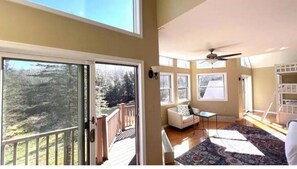 Interior - ~Epic Pond View - Hike, Cross County Ski, Explore!

 (Oakland)