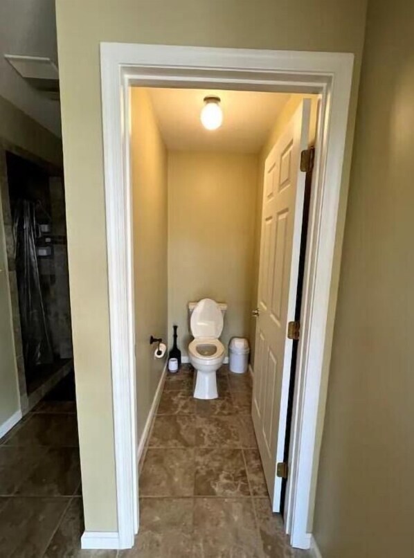 Bathroom - ~Epic Pond View - Hike, Cross County Ski, Explore!

 (Oakland)