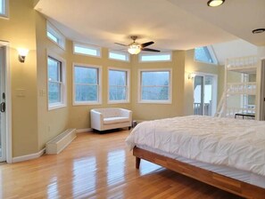 3 bedrooms - ~Epic Pond View - Hike, Cross County Ski, Explore!

 (Oakland)