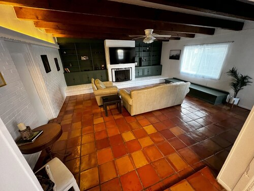 Refined Home w/Game Room & Large Lounge