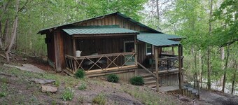 CRISTY'S CABIN - cozy and quaint - where the deer and the ants play!