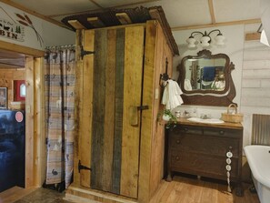 Handtücher, Seife, Toilettenpapier