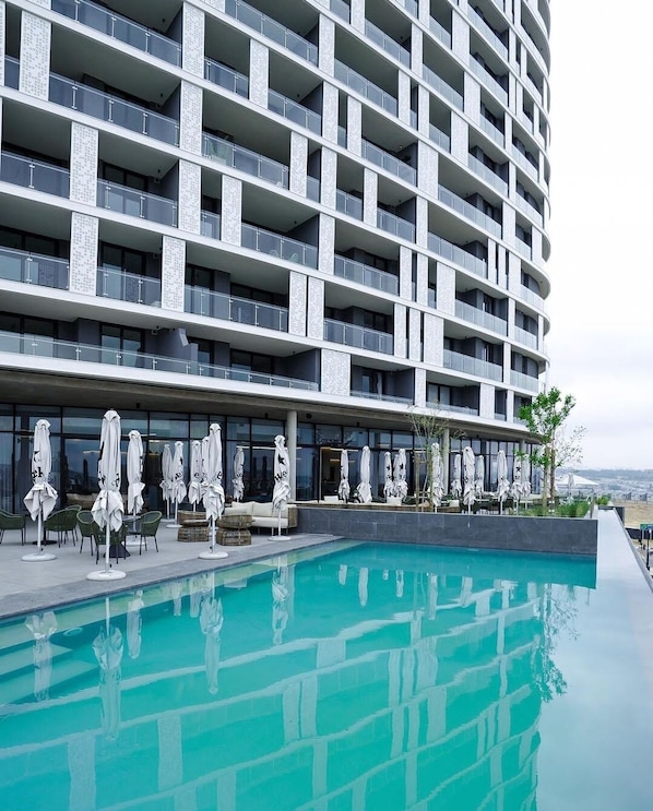Outdoor pool - Executive apartment at Ellipse Waterfall (Midrand)