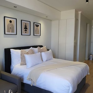 Standard Apartment | In-room safe, iron/ironing board, free WiFi, bed sheets - Executive apartment at Ellipse Waterfall (Midrand)