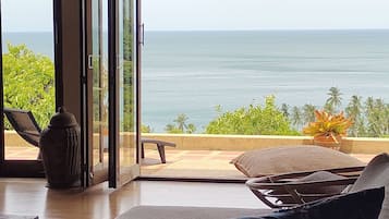 Gallery Room | 1 bedroom, free WiFi