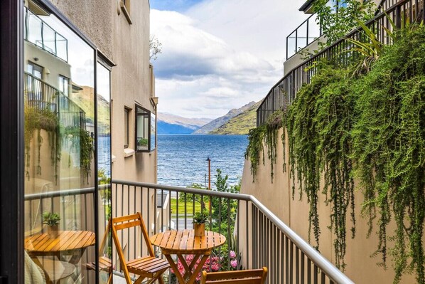 تناول الطعام بالخارج