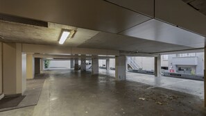 Property grounds - Serenity on the Esplanade - walk to town (Queenstown)