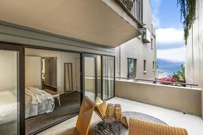 2 室のベッドルーム、デスク、アイロン / アイロン台、旅行用ベビーベッド