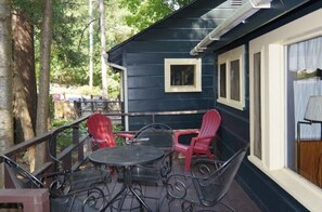 Outdoor dining - Cramer's Lake George - Cabin 19 (Lake George)