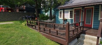 2 Bed /2 bath cabin w/ Lake George access