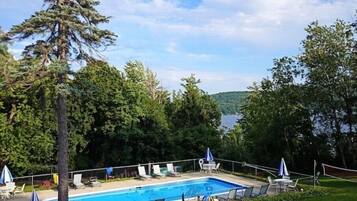 Piscine extérieure, piscine chauffée