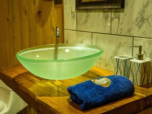 Shower, hair dryer, towels, soap - Domo Radal, 1 Ambiente Perfecto Para Parejas (Curacautín)
