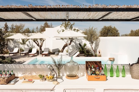 Outdoor pool. Hospedaria