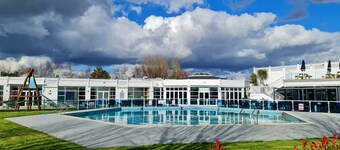 Charming 3-bed Holiday Home in Poole, Rockley Park