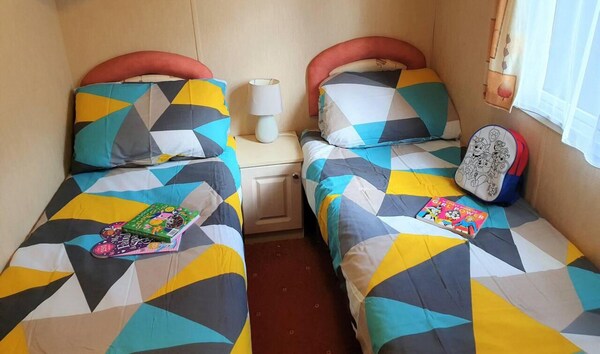 Charming 3-bed Holiday Home In Poole, Rockley Park - Poole