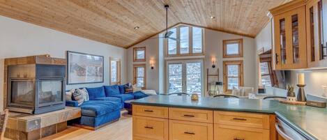 Televisión, chimenea