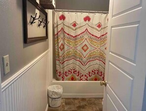 Combined shower/bathtub, hair dryer, towels, soap