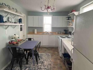 Microwave, oven, stovetop, cookware/dishes/utensils