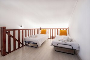 1 slaapkamer, een kluis op de kamer, een strijkplank/strijkijzer