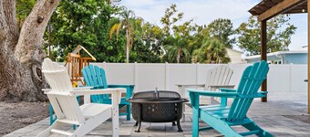 Large fully renovated beach house - with RV/boat hook-up! 4 min from the beach