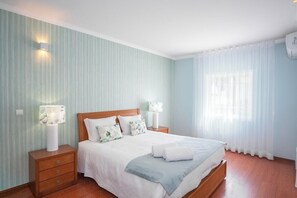 2 Schlafzimmer, Zimmersafe, Bügeleisen/Bügelbrett, Reisekinderbett