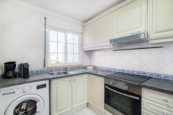 Fridge, microwave, oven, stovetop