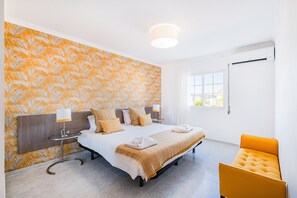 3 bedrooms, in-room safe, iron/ironing board, travel cot