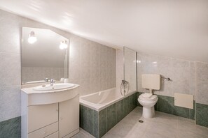 シャワー、ヘアドライヤー、タオル