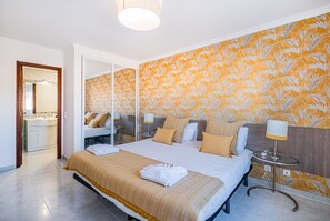3 bedrooms, in-room safe, iron/ironing board, travel cot
