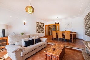 Téléviseur, foyer
