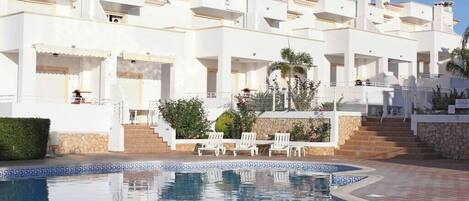 Et oppvarmet basseng