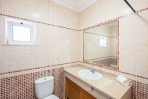 Hårføner og håndklær