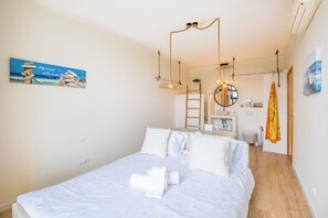 2 chambres, coffre-fort, fer et planche à repasser