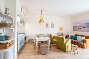 TV - Anabella Guest House by Dreamplaces (Albufeira)