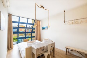 2 bedrooms, in-room safe, iron/ironing board, free WiFi