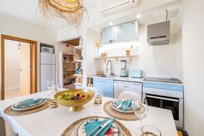 冷蔵庫、電子レンジ、オーブン、食器洗い機