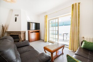 Televisión, chimenea