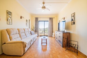 TV - Villa Pinheiro by Dreamplaces (Albufeira)