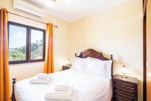 3 bedrooms, in-room safe, iron/ironing board, free WiFi