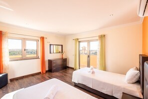 2 Schlafzimmer, Zimmersafe, Bügeleisen/Bügelbrett, Reisekinderbett