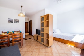 In-room safe, iron/ironing board, free WiFi, bed sheets