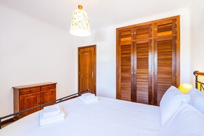 In-room safe, iron/ironing board, free WiFi, bed sheets