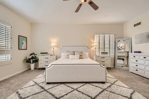 4 Schlafzimmer, Schreibtisch, Bügeleisen/Bügelbrett, kostenloses WLAN