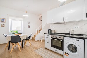 Fridge, microwave, oven, coffee/tea maker