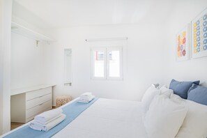3 bedrooms, iron/ironing board, free WiFi, bed sheets