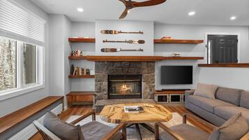 Télévision, cheminée