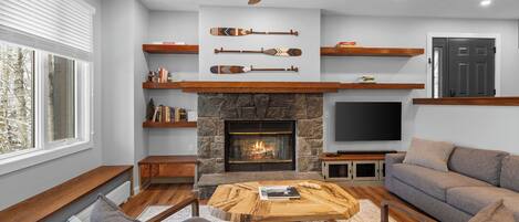 Televisie en een open haard