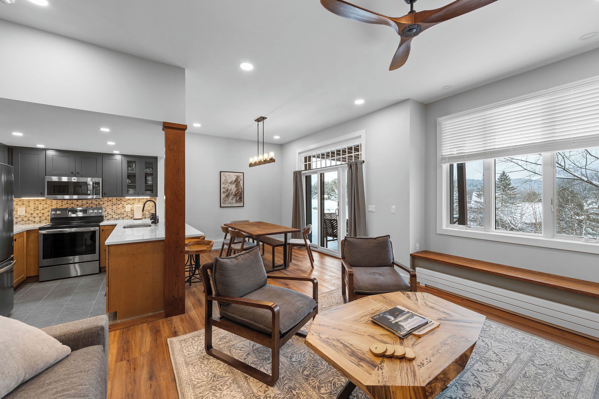 Télévision, cheminée