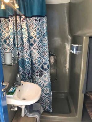 Hair dryer, towels, soap, toilet paper - Elenita’s Town House with veranda and sea view (Mikonos)