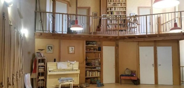 المنشأة من الداخل